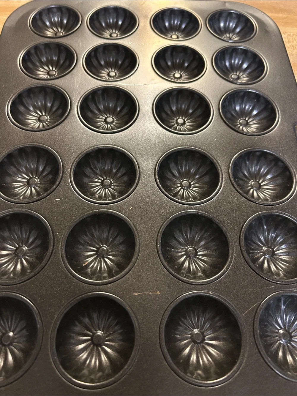Wilton Black 24-Cavity Donut Hole / Mini Bundt Pan